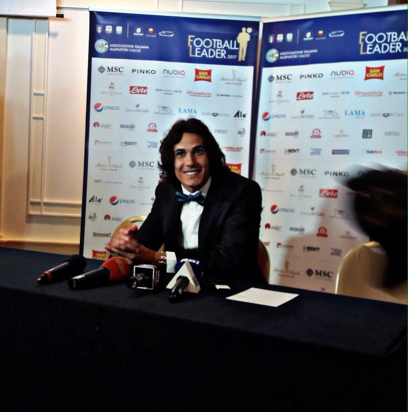 Cavani: “Tornerei in Italia solo per il Napoli, ma non a fine carriera” preview