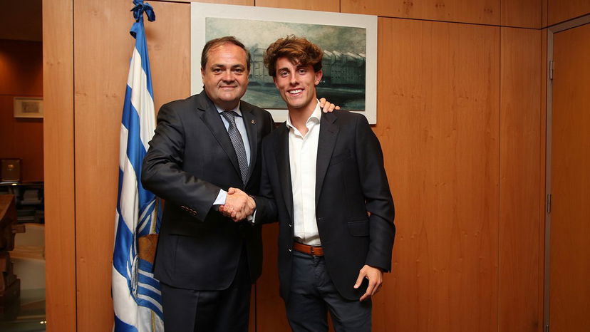 Ufficiale: Real Sociedad, blindato fino al 2022 il gioiello Odriozola preview