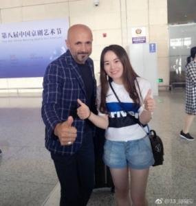 Spalletti in Cina con tifosa Inter Foto Weibo