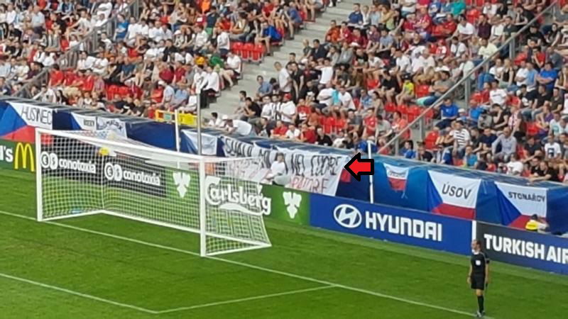 Under 21 in campo, nuovo striscione per Donnarumma: “Se hai il Milan nel cuore cambia procuratore” preview