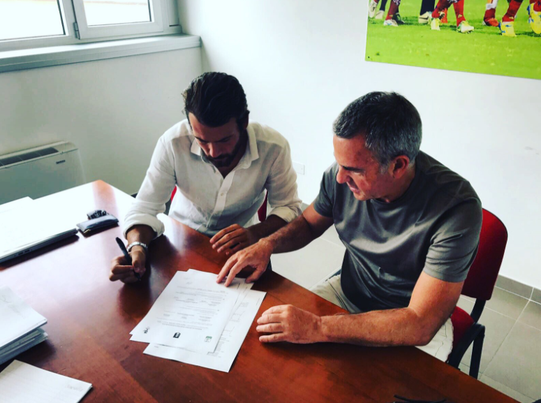 Ora è anche ufficiale: Cremonese, ecco Almici. La foto della firma preview