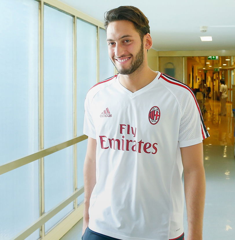 CLASSE, ELEGANZA E CONCRETEZZA: CALHANOGLU, IL JOLLY MILAN DAL DESTRO MAGICO preview