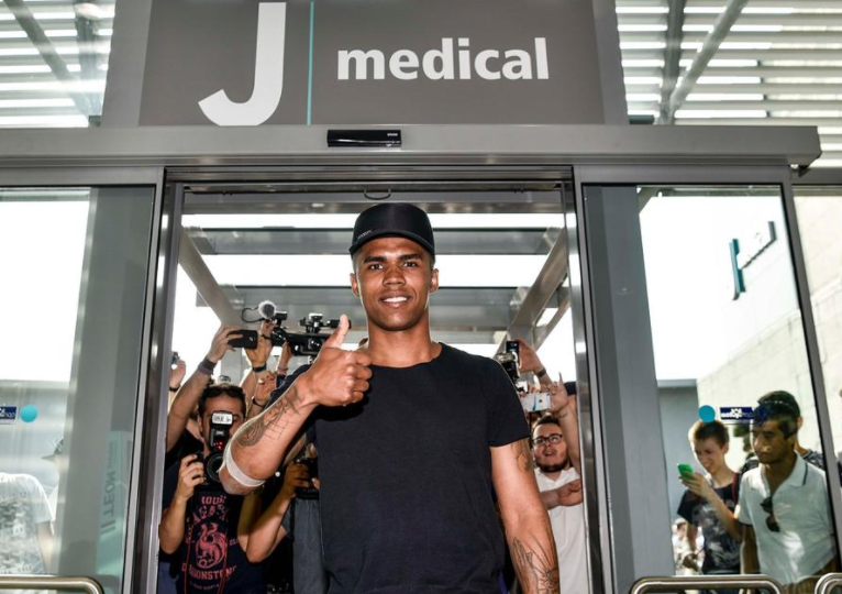 Juventus, visite mediche per Douglas Costa preview