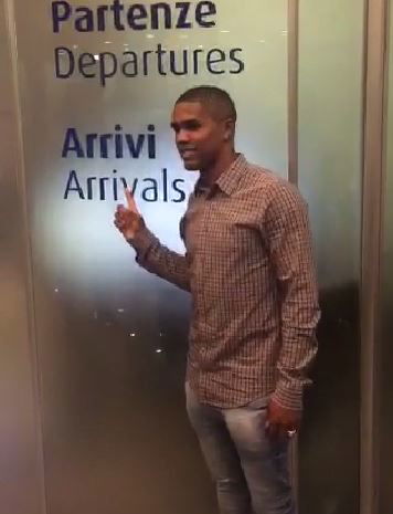 Douglas Costa è arrivato a Torino: domani le visite preview