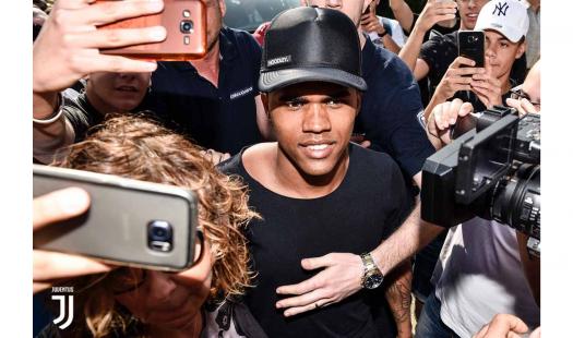 Juventus: terminate le visite mediche di Douglas Costa preview
