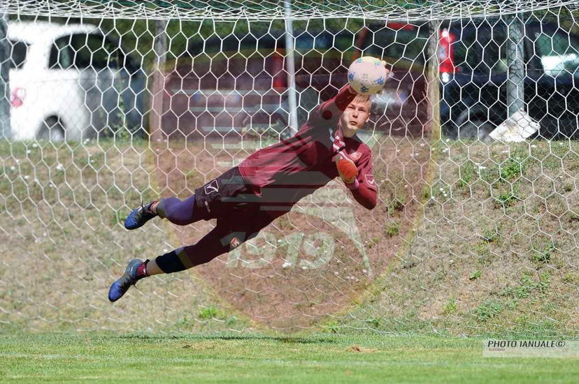 Ufficiale: Salernitana, preso il portiere Adamonis preview