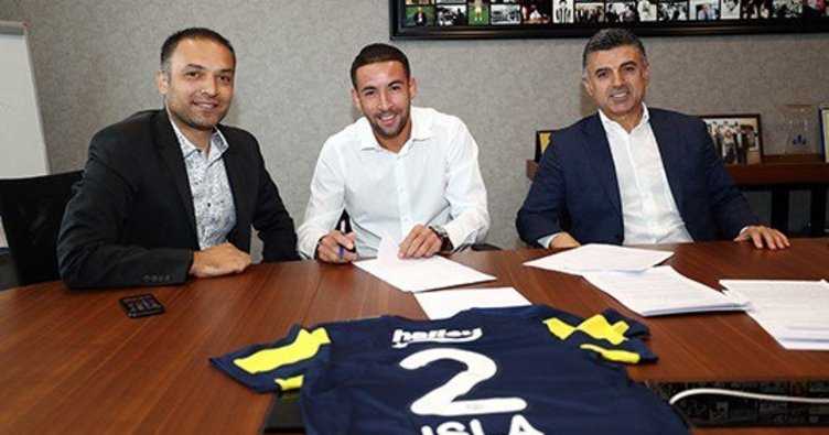 Ufficiale: Mauricio Isla al Fenerbahce. La foto della firma preview