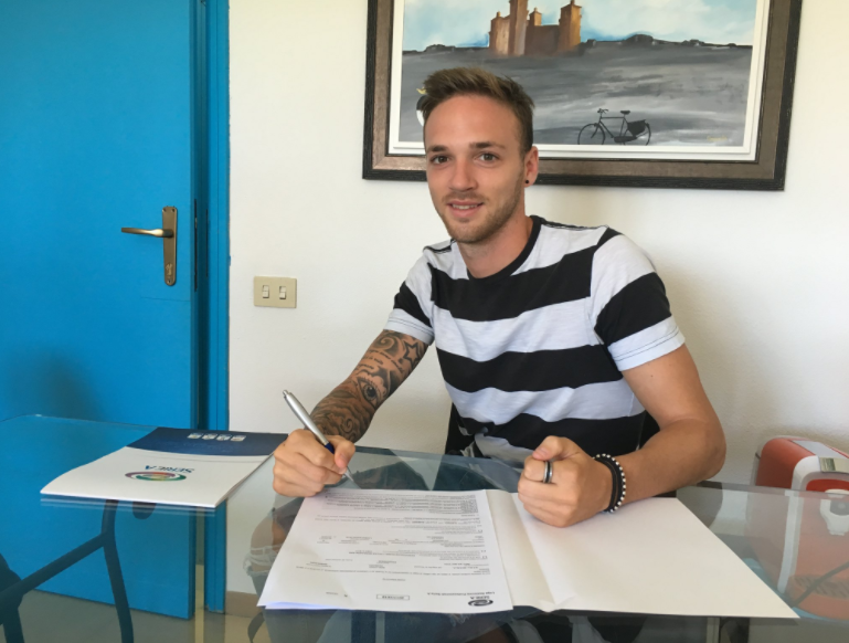 Ufficiale: Spal, rinnovo per Lazzari. La foto della firma preview