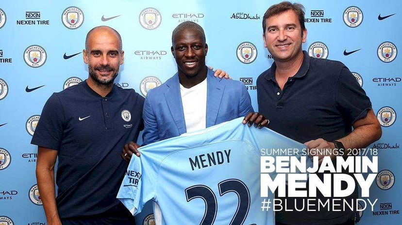 È ufficiale: City, colpo Mendy. La foto preview
