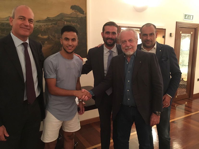 Napoli, finamente Ounas. Ecco la prima foto con De Laurentiis preview