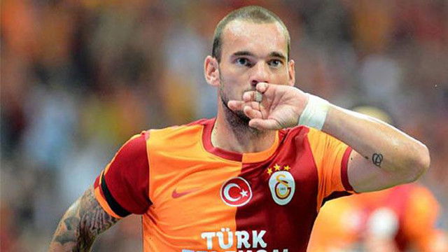 Sneijder rimane al Galatasaray: “Domani visite e allenamento” article-post