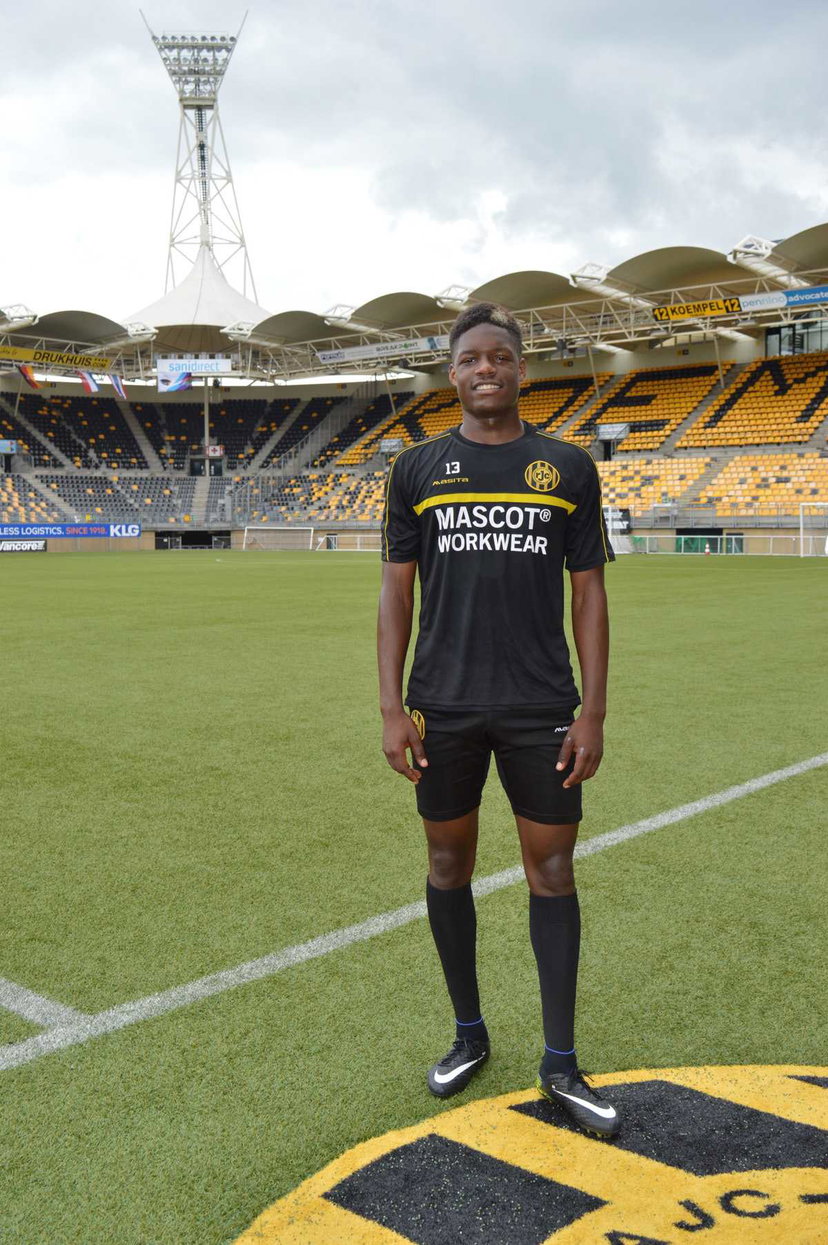 Ufficiale: Borussia M’Gladbach, ceduto Ndenge in prestito al Roda preview