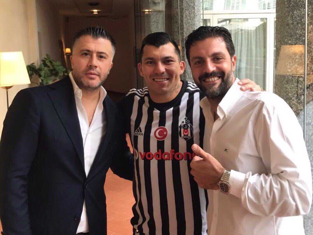 Medel è in Turchia, prime foto con la maglia del Besiktas article-post