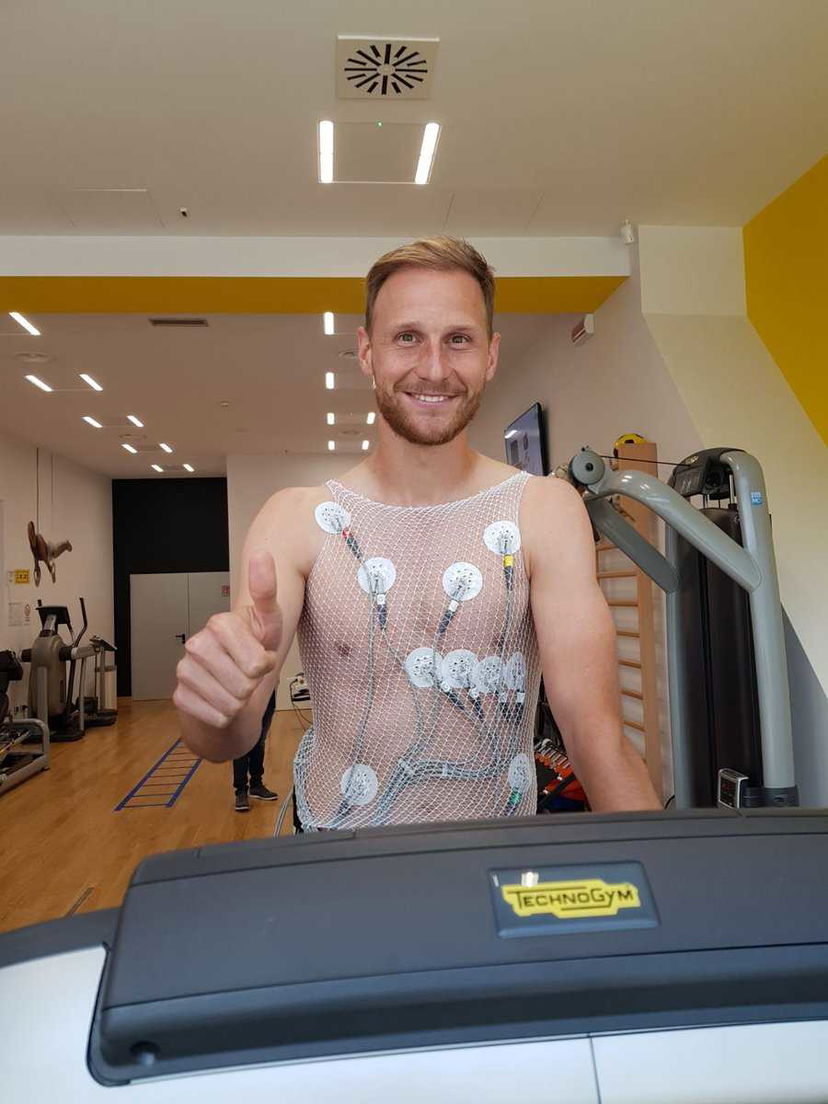 Juve, visite mediche in corso per Howedes. La foto preview