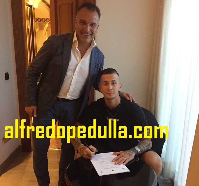 Manconi al Carpi: ecco la foto della firma preview