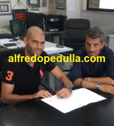 Mezavilla alla Reggina: ecco la foto della firma preview