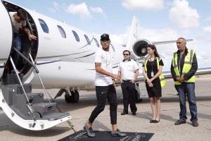 Neymar arrivo a Parigi 1 Psg Twitter