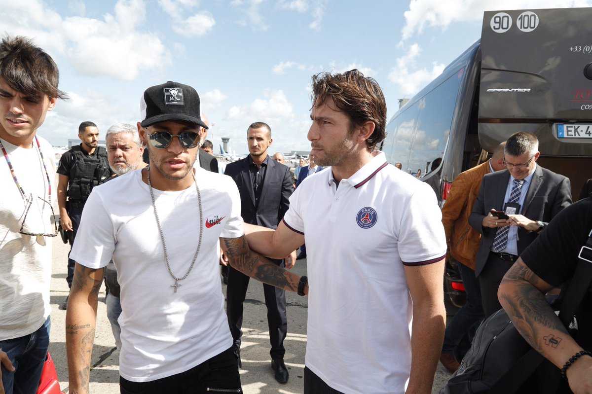 Neymar è arrivato a Parigi. La foto article-post
