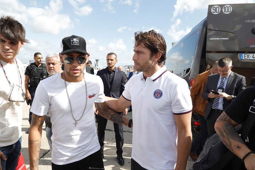 Neymar è arrivato a Parigi. La foto preview