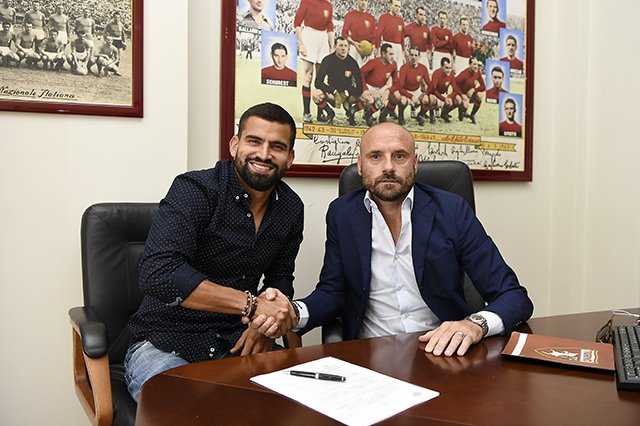 È ufficiale: Torino, ecco Rincon. La foto della firma preview