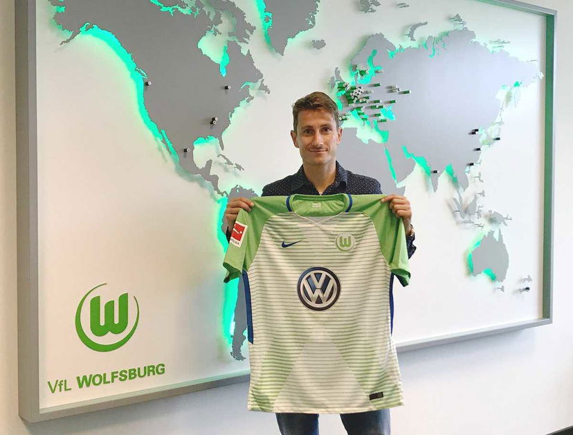 Ufficiale: Wolfsburg, c’è la firma di Verhaegh. Contratto biennale preview