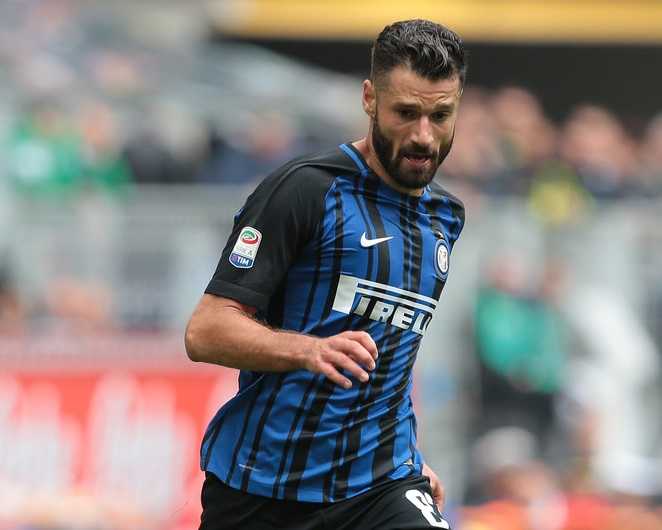 Candreva cuore d’oro: paga la mensa a una bimba costretta a mangiare tonno e cracker article-post