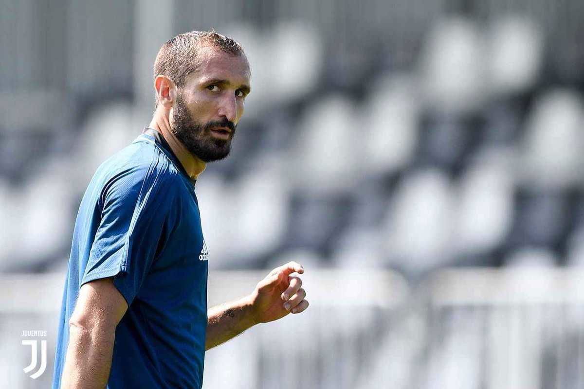Chiellini: “A Napoli ci sarò, vogliamo vincere. Serve più equilibrio, non ci sono più margini d’errore” article-post