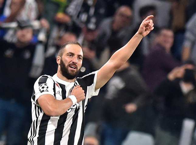 Fiocco rosa in casa Higuain: l’argentino è diventato papà article-post