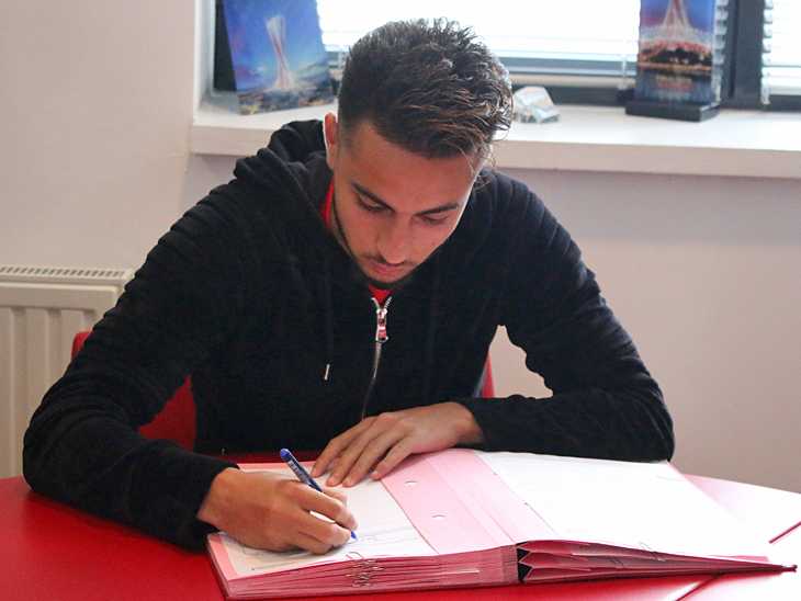 Ufficiale: Lille, blindato il gioiellino Faraj fino al 2022. La foto della firma preview