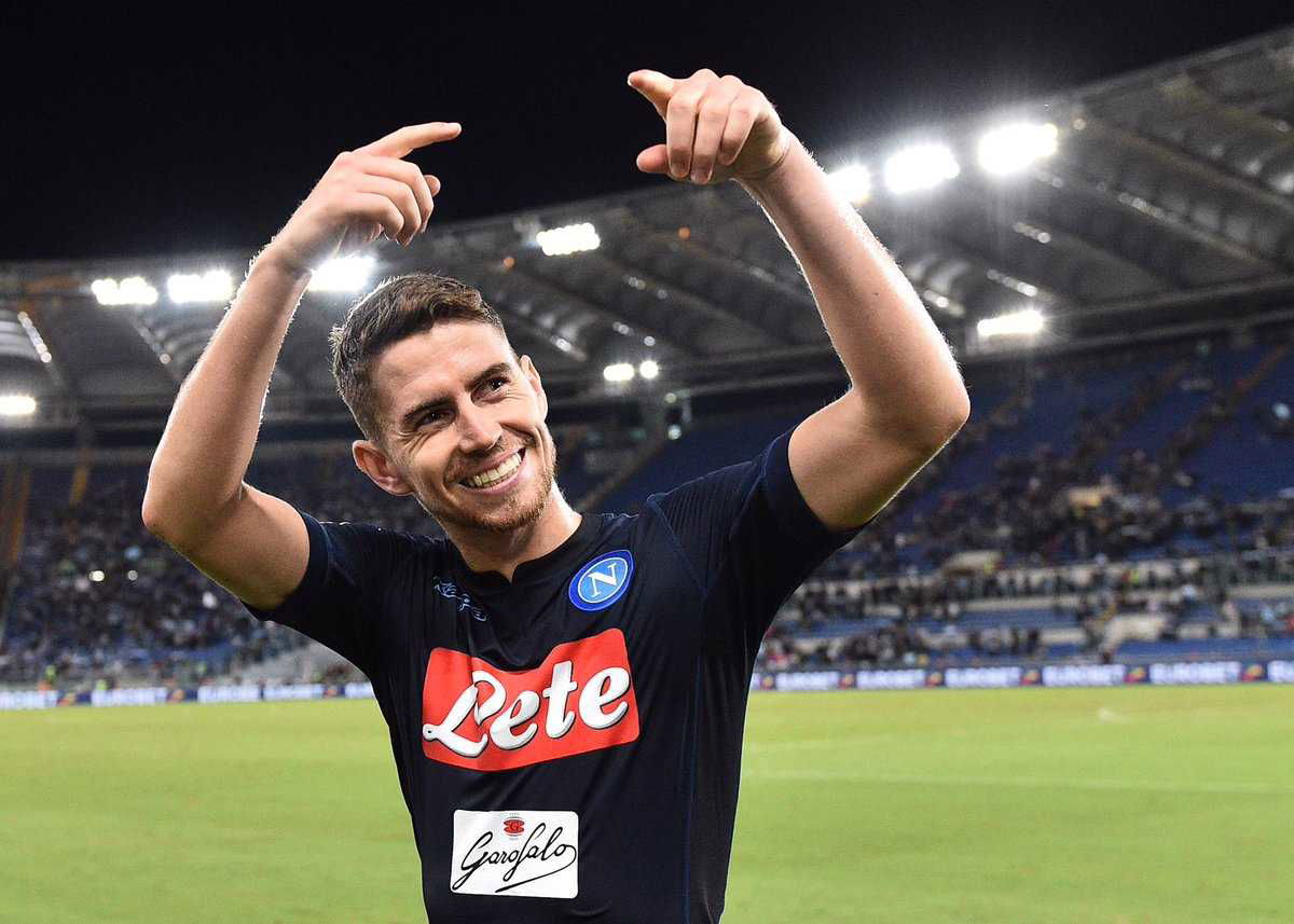 Jorginho, l’agente: “Le sue lacrime erano sincere, sente molto la maglia del Napoli. Futuro? Non dipende da Sarri…” article-post