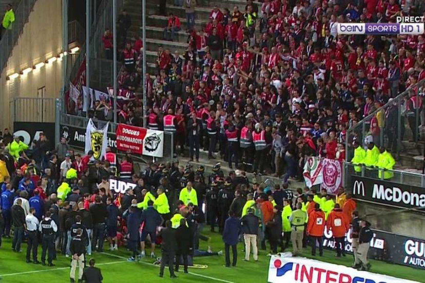 Amiens-Lille, crolla una barriera dello stadio: tifosi feriti, gara interrotta preview