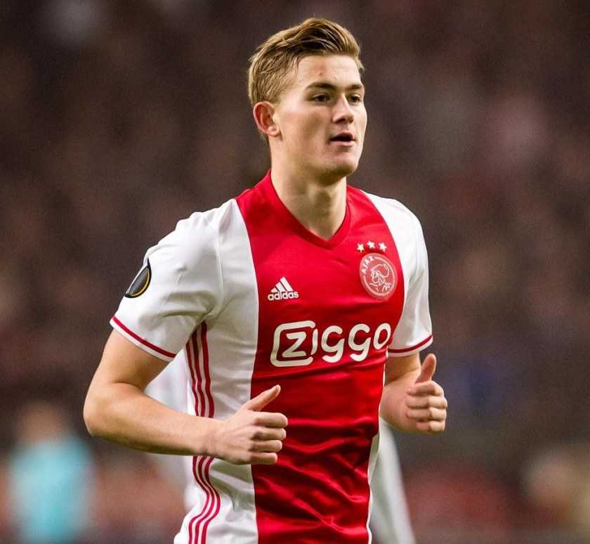 De Ligt, parla la madre: “Il Barcellona è un grande club”. E Van der Sar… article-post