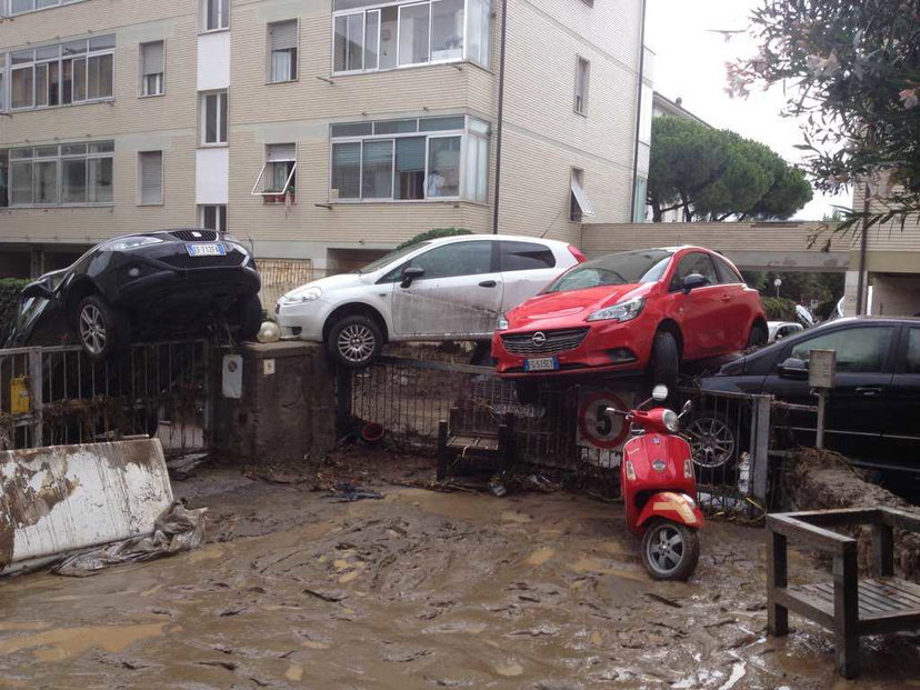 Livorno-Lucchese rinviata per il violento nubifragio, bilancio drammatico preview
