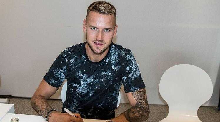 Besiktas: Milosevic vola al Rizespor, la foto della firma preview