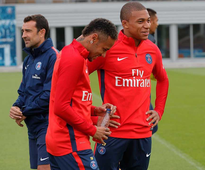 Mbappe: “Neymar? Un bravo ragazzo, lontano dalla figura che gli disegnano. Mi ha aiutato molto” article-post