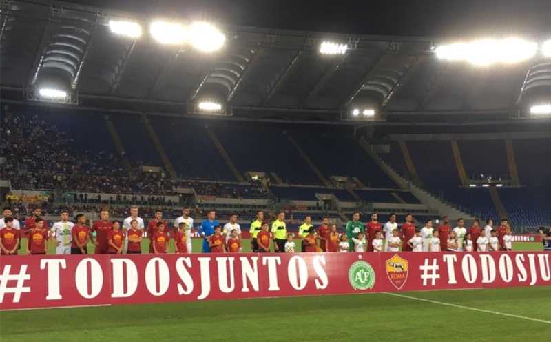 Emozioni e sorrisi: Roma, che abbraccio alla Chapecoense! Torna a segnare Alan, in campo Florenzi e Schick preview
