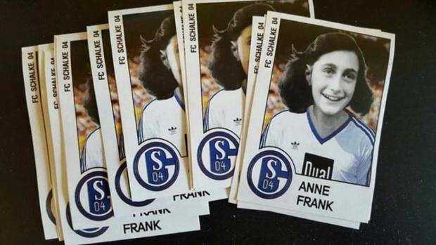Dalla Germania: adesivi di Anna Frank con la maglia dello Schalke 04 preview
