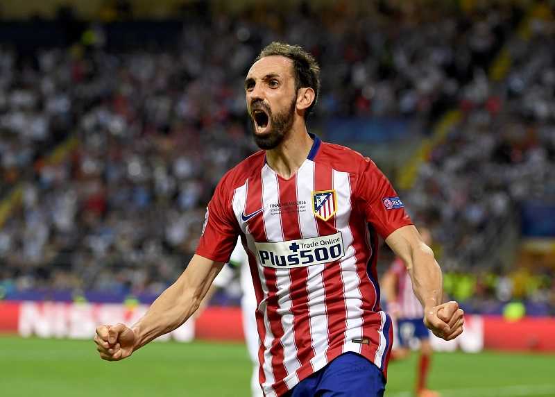 Juanfran: “Messi è il migliore di tutti, ha qualcosa in più di CR7. Se lo riempi di calci…” preview