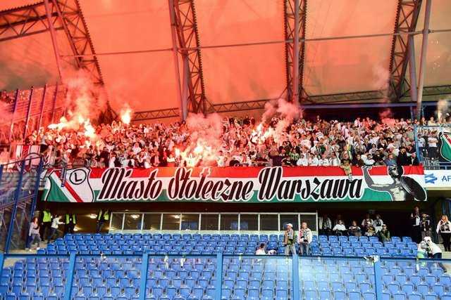 Legia Varsavia shock: ultrà aggrediscono la squadra dopo il ko col Lech Poznan preview