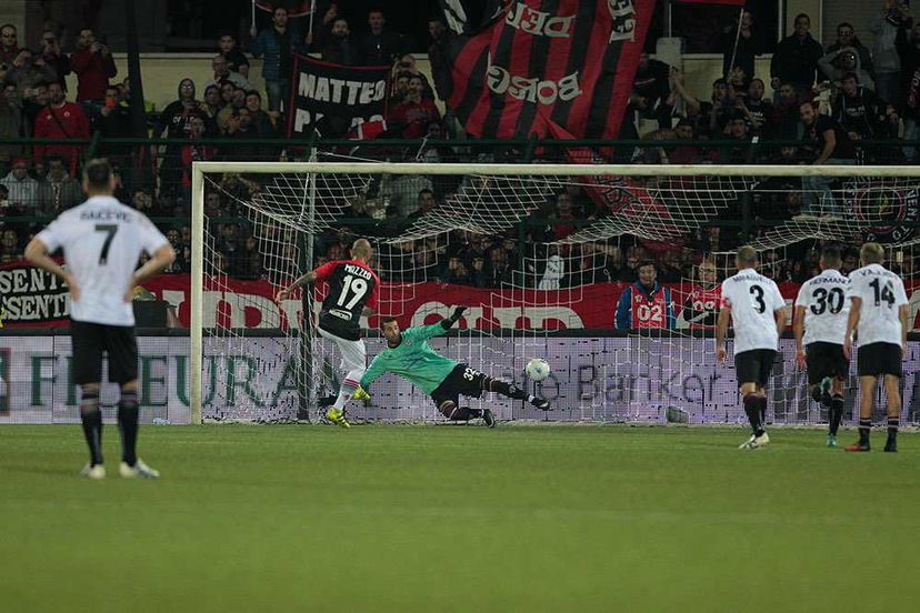 Serie B: doppio Mazzeo, Chiricò, Fedato e il Foggia sbanca Vercelli 4-1 preview