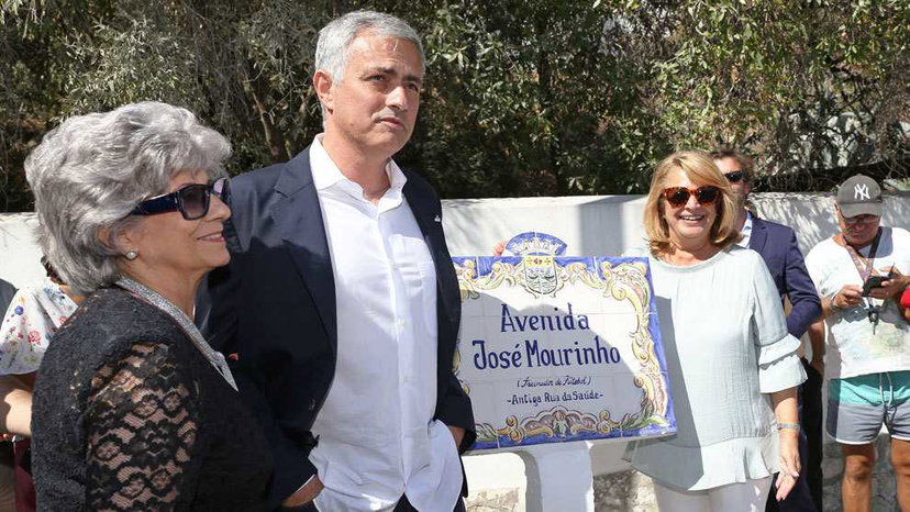 Setubal, intitolata una via a Mourinho. Il portoghese: “Qui posso ancora sentirmi me stesso” preview