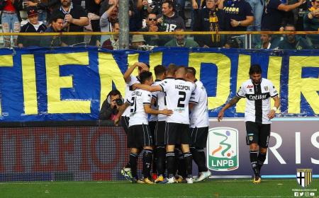 Parma esultanza gruppo 17-18 Foto Parma Twitter