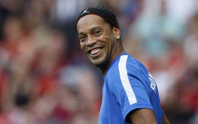 Dal Brasile lanciano l’allarme: “Ronaldinho ha problemi con l’alcol dopo la morte della madre” preview