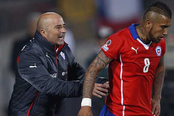 Sampaoli shock: “Vidal beve e non riesce a controllarsi, ha bisogno di uno specialista. Pinilla e Medel…” preview