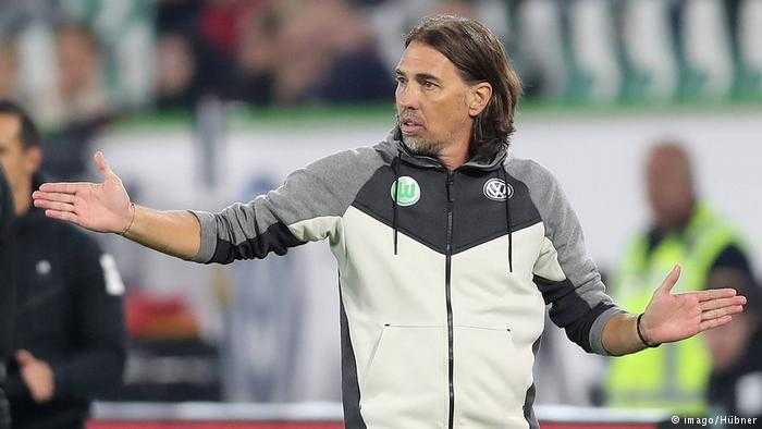 Wolfsburg, il tecnico Schmidt ha la cura per uscire dalla crisi: lavarsi i denti dopo le partite article-post