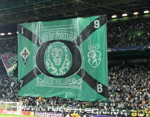 Sporting Lisbona: nella coreografia anti-Juve celebrato il gemellaggio con la Fiorentina article-post