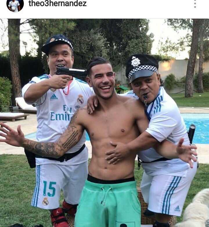 Theo Hernandez, compleanno con bufera social: nani, pistole finte e la smorfia del fratello Lucas al Real preview