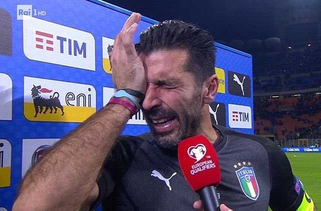 Le lacrime di Buffon: “Un fallimento, dispiace lasciare così la Nazionale. Su Ventura…” preview