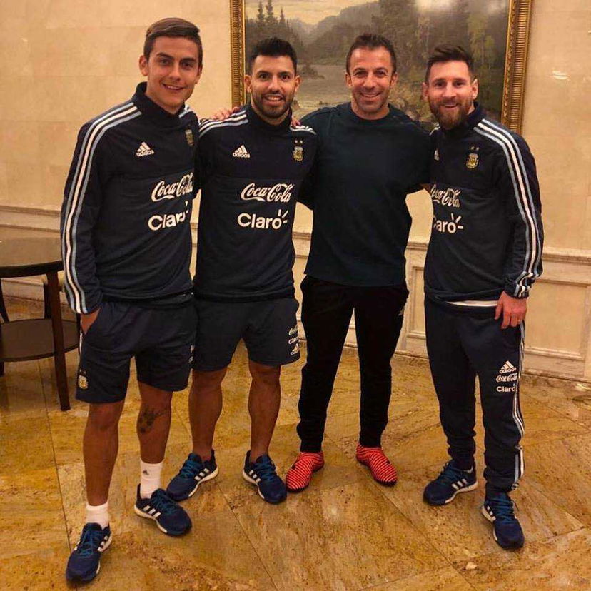 Del Piero con Dybala, Aguero e Messi: quattro 10 in una foto preview