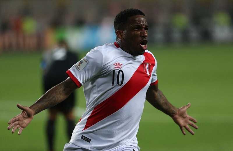 VELOCITÀ SUPERSONICA E FIUTO DEL GOL: JEFFERON FARFAN E LA SECONDA GIOVINEZZA preview